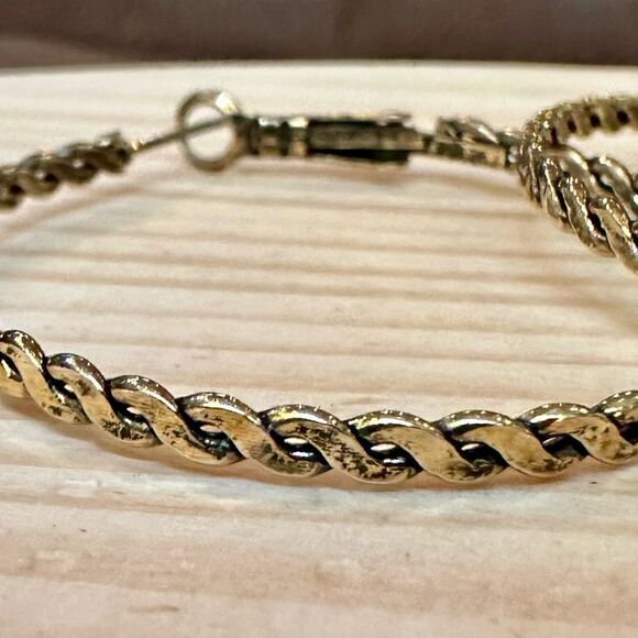 Elegant Gold Hoop Earrings - Picture 3 of 3